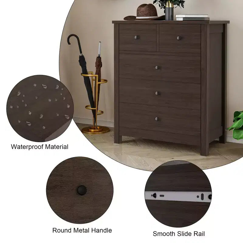 Commode Canellée. Grande Commode 5 Tiroirs avec Poignées et Pieds en Métal Doré. Organisateur de Rangement