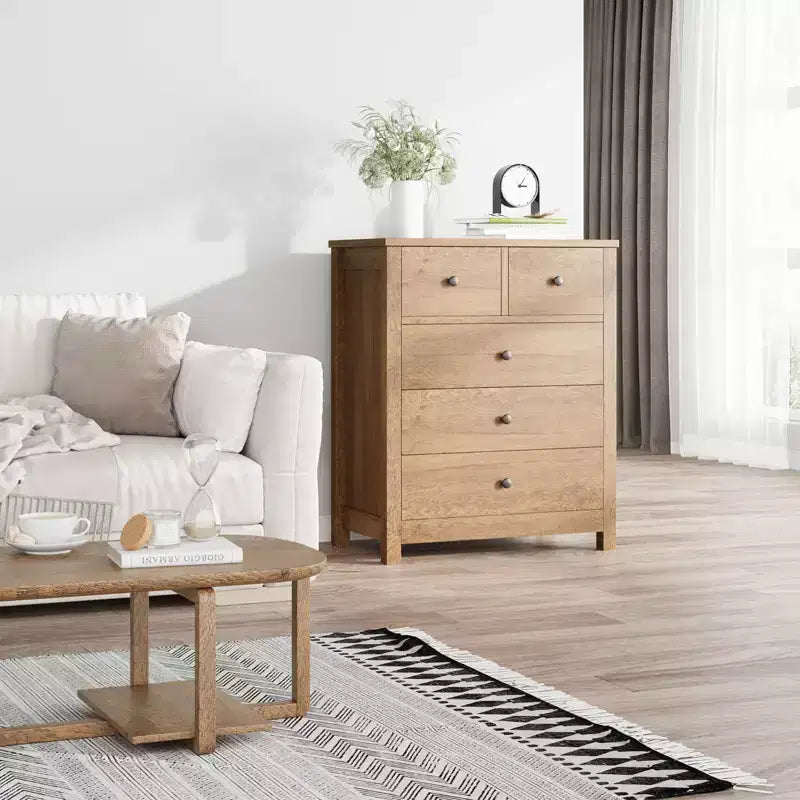 Commode Canellée. Grande Commode 5 Tiroirs avec Poignées et Pieds en Métal Doré. Organisateur de Rangement