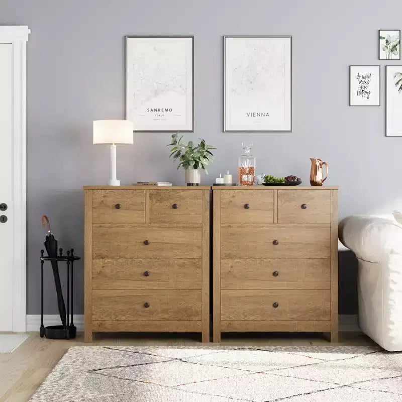 Commode Canellée. Grande Commode 5 Tiroirs avec Poignées et Pieds en Métal Doré. Organisateur de Rangement