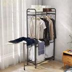 Étagère de rangement multifonctionnelle avec tringles et tablettes, panier métallique à roulettes, adaptée aux salles de bains, buanderies et chambres à coucher.