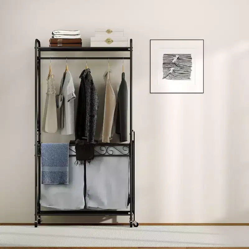 Étagère de rangement multifonctionnelle avec tringles et tablettes, panier métallique à roulettes, adaptée aux salles de bains, buanderies et chambres à coucher.