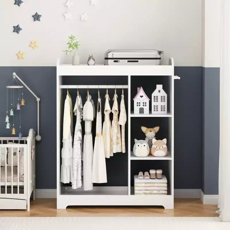 Portant de rangement pour déguisements d'enfants avec miroir, organisateur de costumes en bois avec tringle à suspendre, crochets et étagères, blanc