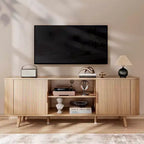 Meuble TV 55 pouces pour chambre et salon, meuble TV en chêne pour téléviseur 65 pouces, meuble de rangement moderne du milieu du siècle, détails en bois cannelé, gestion des câbles