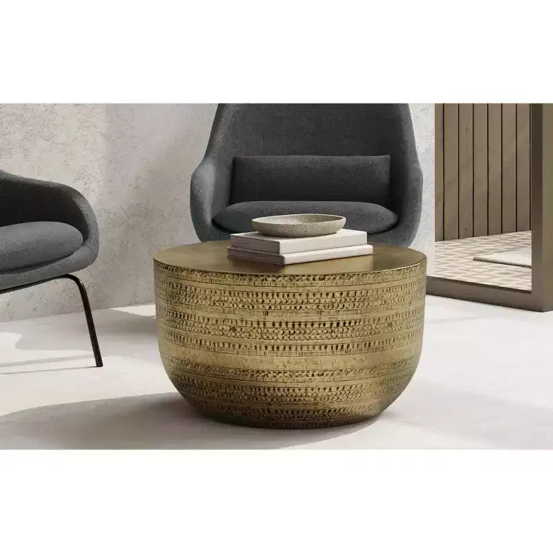 Table basse bohème en métal de 29,5 pouces de large Jean, assemblée