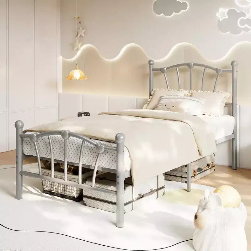 Cadre de lit plateforme en métal chic en forme de cœur - Plateforme robuste avec support à lattes, rangement sous le lit, pas besoin de sommier tapissier - Taille double, blanc