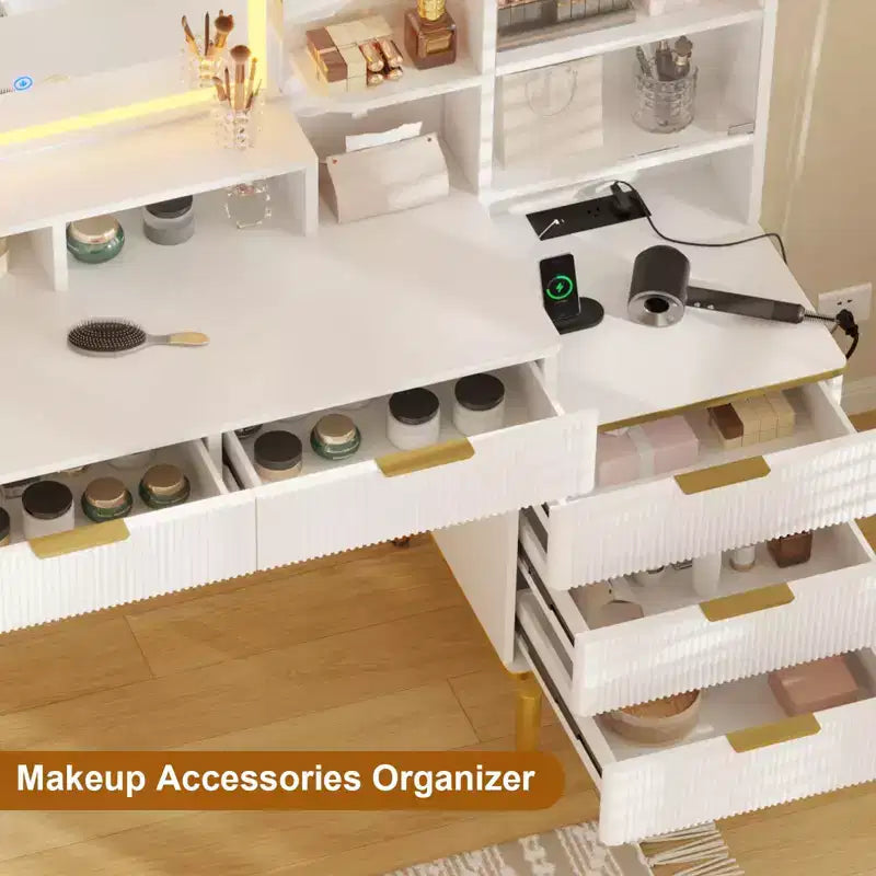 Coiffeuse moderne avec miroir lumineux haute définition, cinq tiroirs, portes vitrées, prises intégrées et plateau en verre pour chambre à coucher.