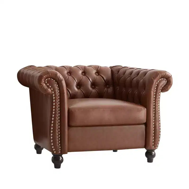 Fauteuil club Chesterfield Zeus et Ruta avec accoudoirs volutes, garniture cloutée et pieds en bois massif