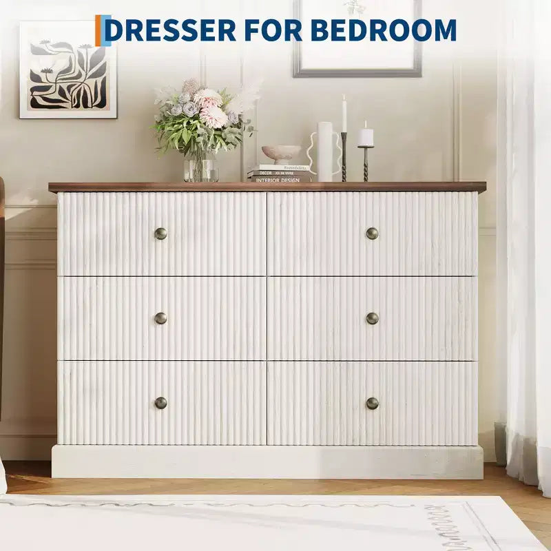 Commode à 6 tiroirs pour chambre à coucher, meuble horizontal avec panneaux cannelés, rangement peu encombrant pour vêtements, blanc/marron