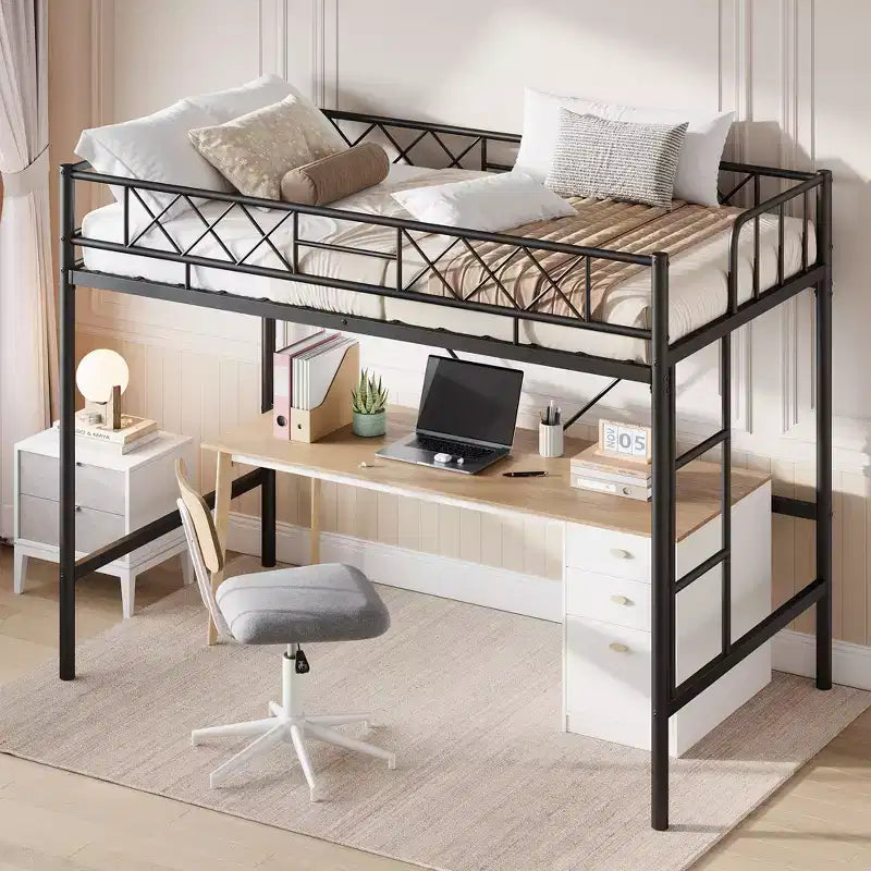 Lit mezzanine deux places avec garde-corps de sécurité arqué et échelle de sécurité, cadre en métal robuste avec lattes en acier solides, pas besoin de sommier tapissier, gain de place