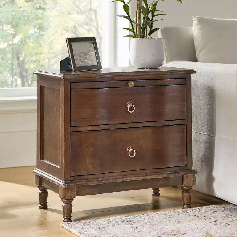 Table d'appoint traditionnelle Honorio en bois massif à 2 tiroirs avec prise de courant intégrée|HULALA HOME
