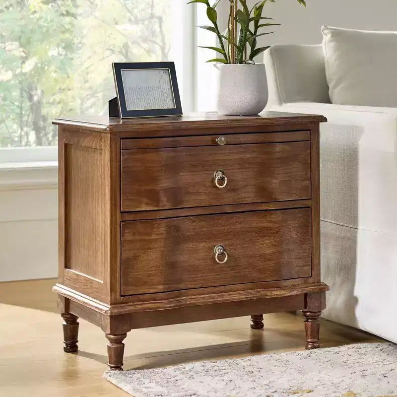 Table d'appoint traditionnelle Honorio en bois massif à 2 tiroirs avec prise de courant intégrée|HULALA HOME