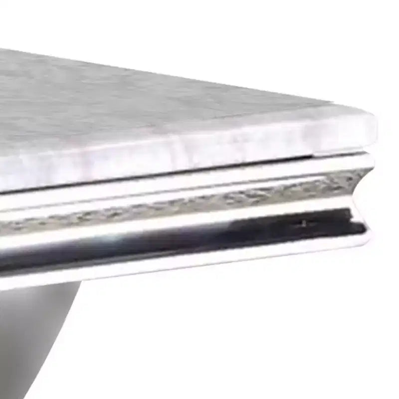 Table basse Royal Hampton, dessus en faux marbre, base piédestal chromée, 51 pouces