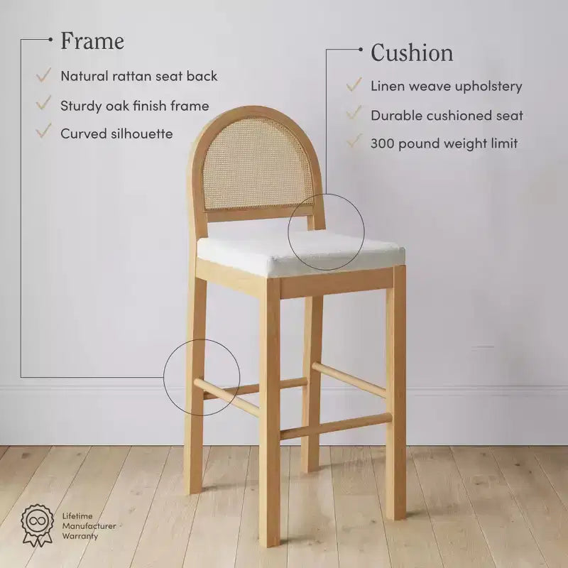 Tabouret de bar à hauteur de comptoir Nathan James Bailey avec dossier incurvé, bois de chêne naturel, rotin, bouclette crème : Rembourré, capacité de 136 kg