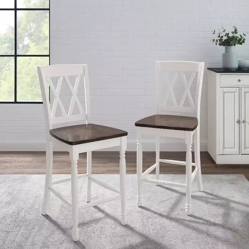 Lot de 2 tabourets de bar hauteur comptoir Shelby, blanc vieilli - Crosley : Structure en hévéa, sans revêtement, design traditionnel