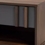 Table de chevet Naoki bicolore en bois à 1 tiroir gris/noyer - Baxton Studio : Rangement à côté du lit, pieds évasés, design rétro