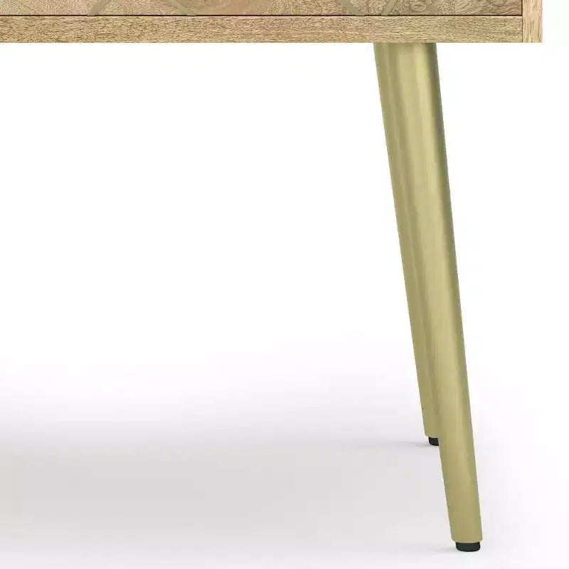 Table d'appoint Bissell Naturel - WyndenHall : Bois de manguier, incrustation de laiton, design moderne du milieu du siècle