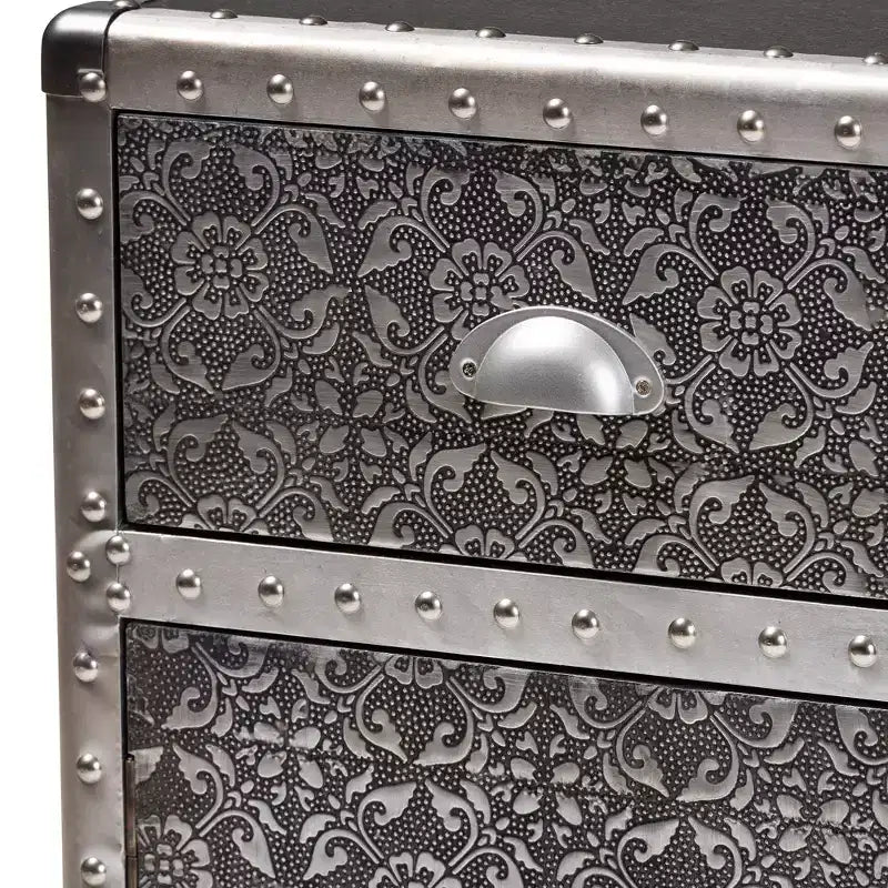Meuble d'appoint Cosette en métal et accents floraux, argenté - Baxton Studio : Coffre de rangement universel, 28" de haut