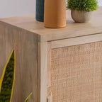 Meuble de rangement Gordon avec porte coulissante en rotin naturel, 1 étagère et base en métal doré - Powell