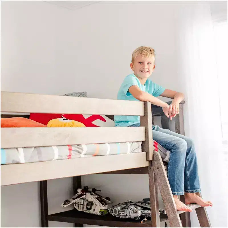 Lit superposé en L en bois massif Max & Lily, deux places superposées avec lit double et bibliothèque pour enfants