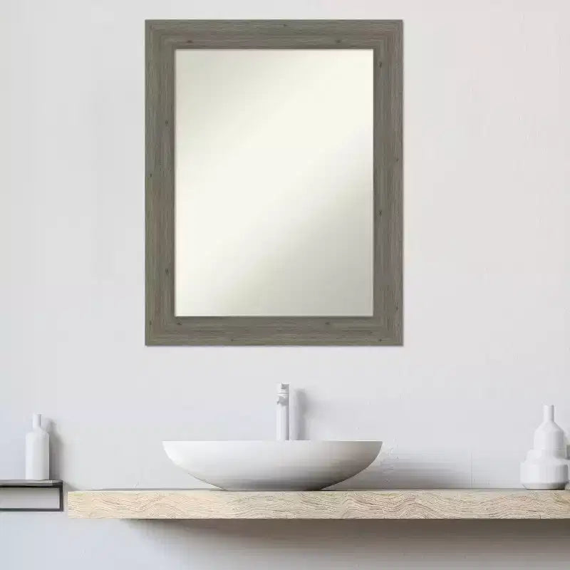 Amanti Art Miroir mural de salle de bain en bois gris Fencepost, étroit, non biseauté, 28,5 x 22,5 po