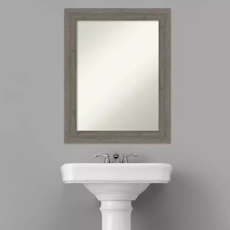Amanti Art Miroir mural de salle de bain en bois gris Fencepost, étroit, non biseauté, 28,5 x 22,5 po