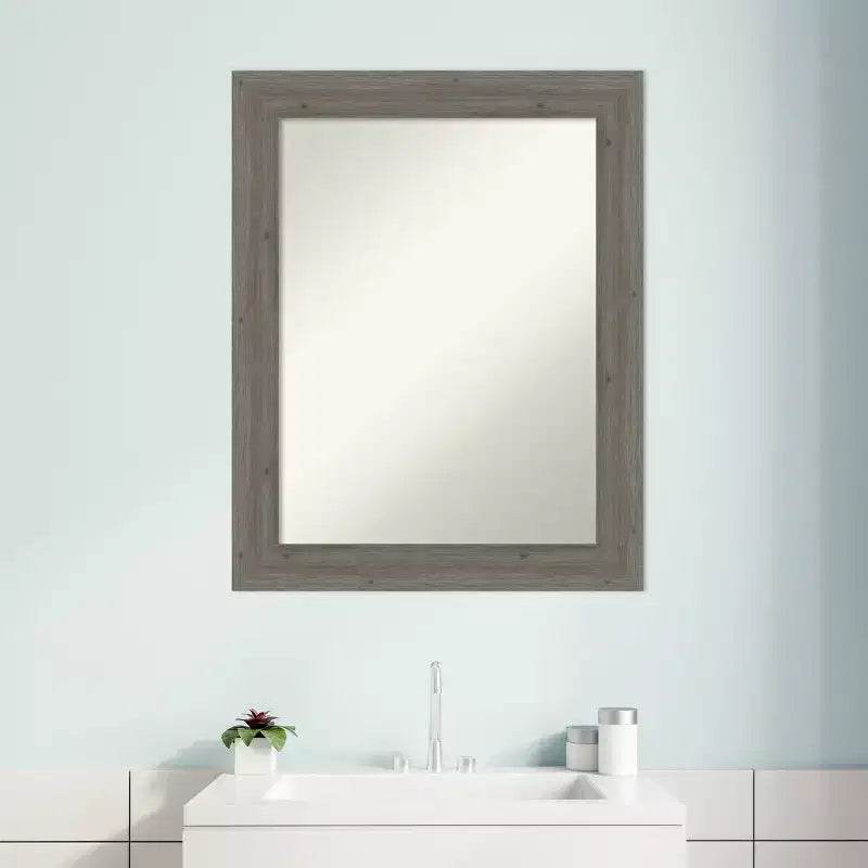 Amanti Art Miroir mural de salle de bain en bois gris Fencepost, étroit, non biseauté, 28,5 x 22,5 po
