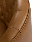 Fauteuil crapaud d'appoint Justo 28,5 po de large en cuir véritable capitonné avec pieds en bois massif pour salon | ART OF LIVING DESIGNS