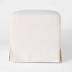 Pouf cube déhoussable Lynwood - Threshold conçu avec Studio McGee