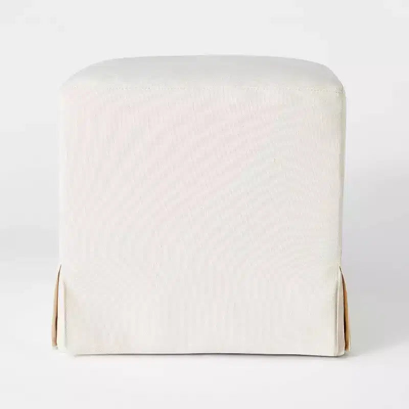 Pouf cube déhoussable Lynwood - Threshold conçu avec Studio McGee