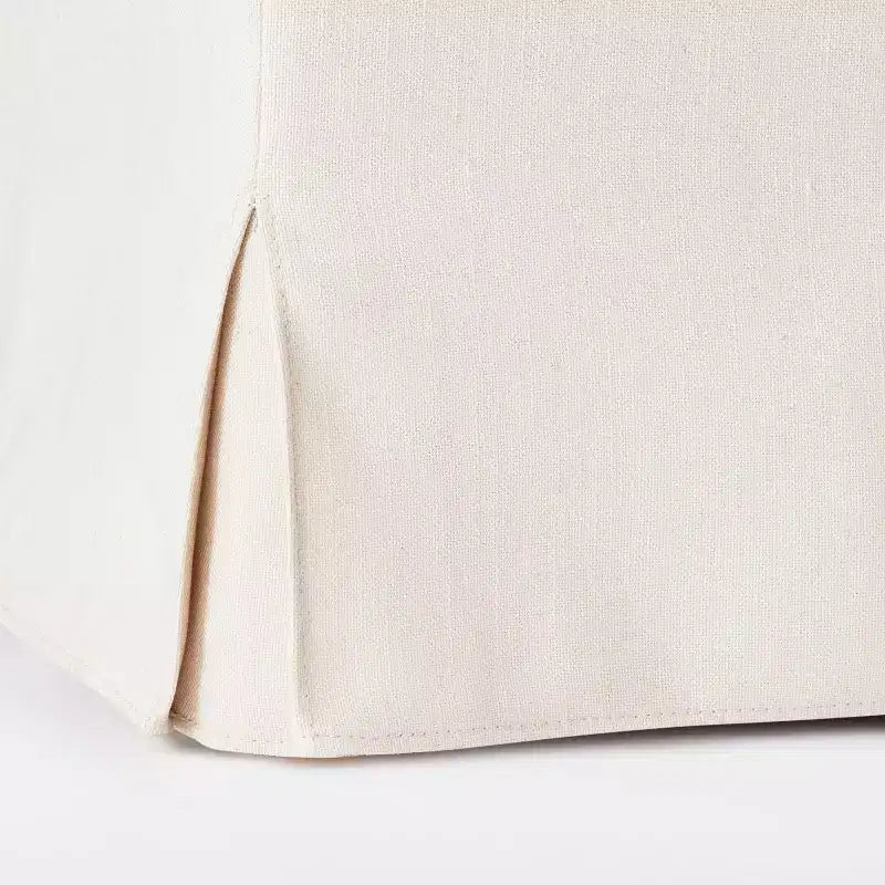 Pouf cube déhoussable Lynwood - Threshold conçu avec Studio McGee