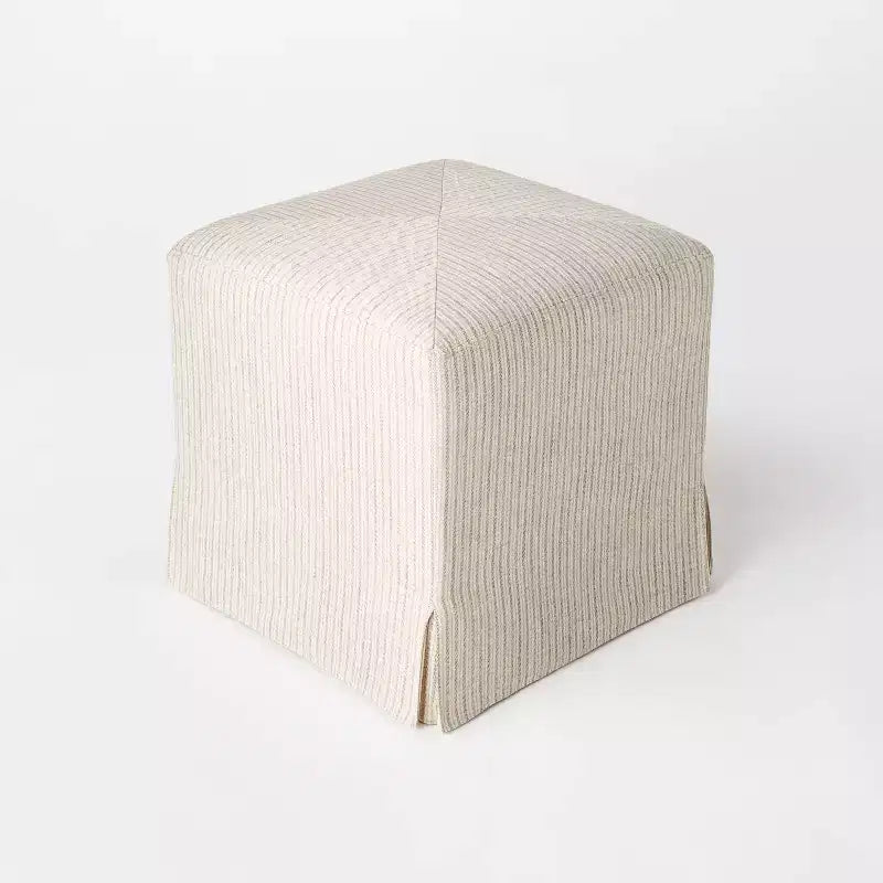Pouf cube déhoussable Lynwood - Threshold conçu avec Studio McGee