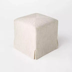 Pouf cube déhoussable Lynwood - Threshold conçu avec Studio McGee
