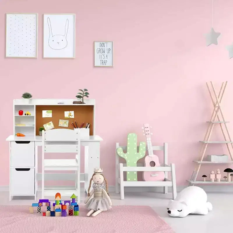 Bureau d'étude en bois pour enfants avec chaise, étagère, tableau d'affichage et armoires, blanc