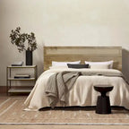Tête de lit en bois manufacturé au fini chêne avec dessus en rotin naturel, très grand lit ou grand lit